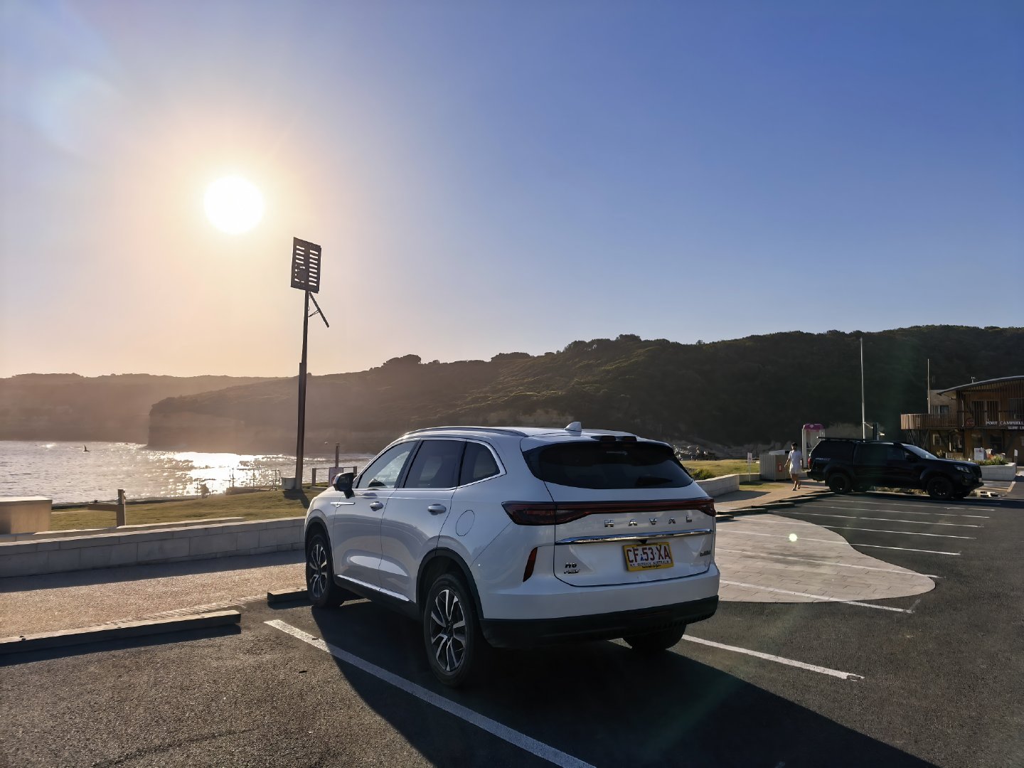 这比亚迪海狮07在这里是除了特斯拉以外最常见的纯电车型，轮毂挺帅的，像奔驰某个轮