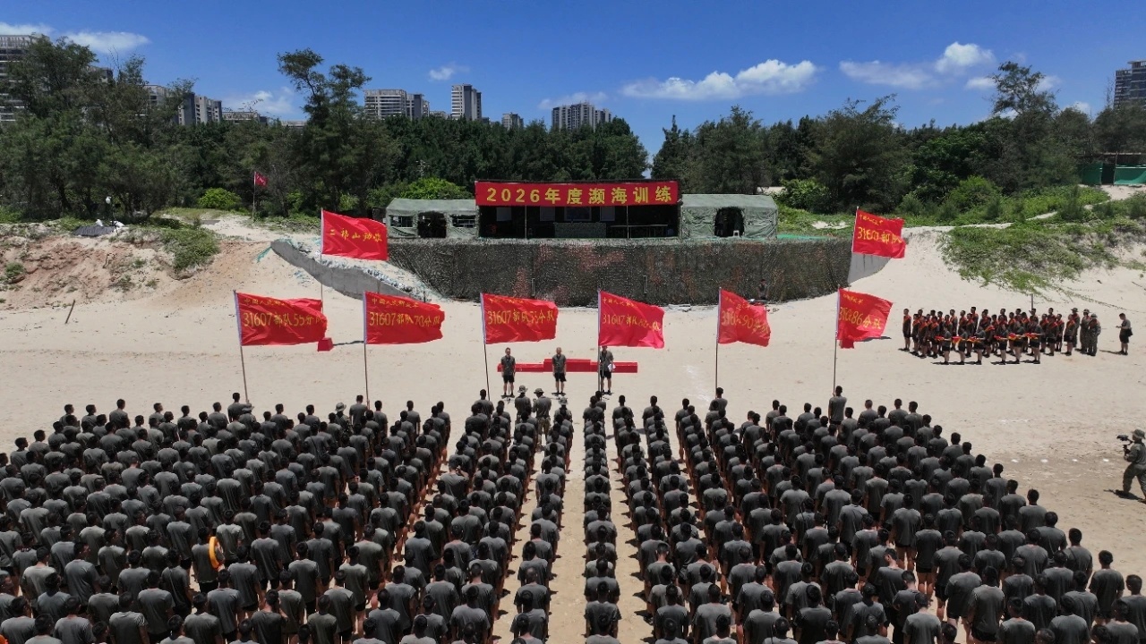 东陆某摩步旅和某工化旅海训；以前主要是组织特战旅和两栖旅进行海训，现在铺开面积更