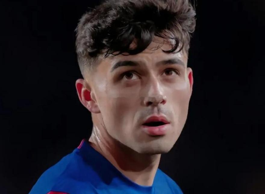 据《每日体育报》报道时，佩德里透露他家祖孙三代都是巴萨球迷，因此效力巴萨对于他而