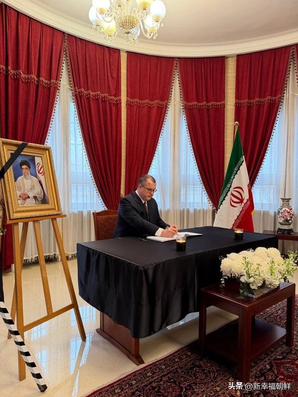 3月5日，俄罗斯驻朝鲜临时代办托佩哈与国防参赞巴图索夫共同访问了伊朗驻平壤大使馆