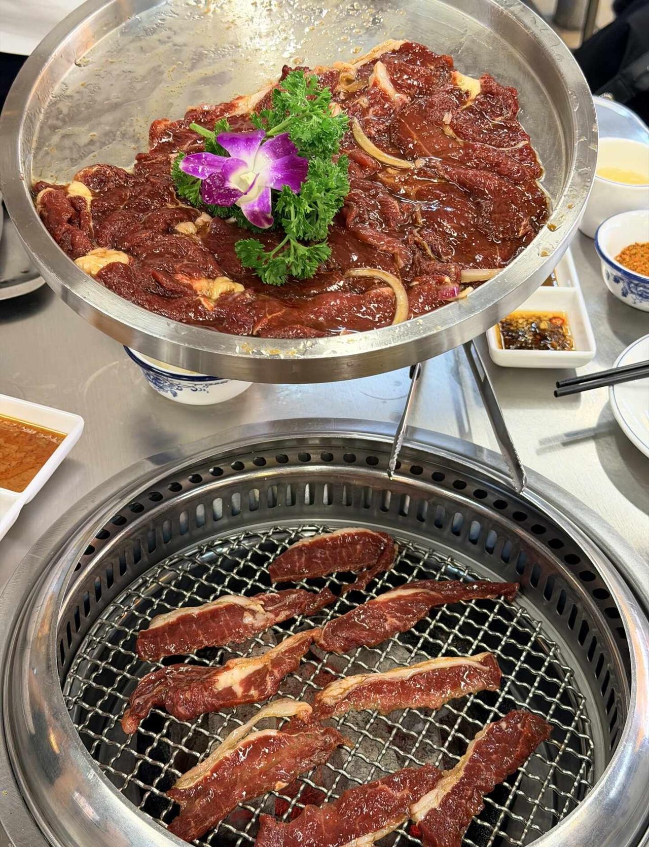 我宣布这是广州排名前三的烤肉店👍
.
去了不下三次[赞]
很少有一家烤肉店可以