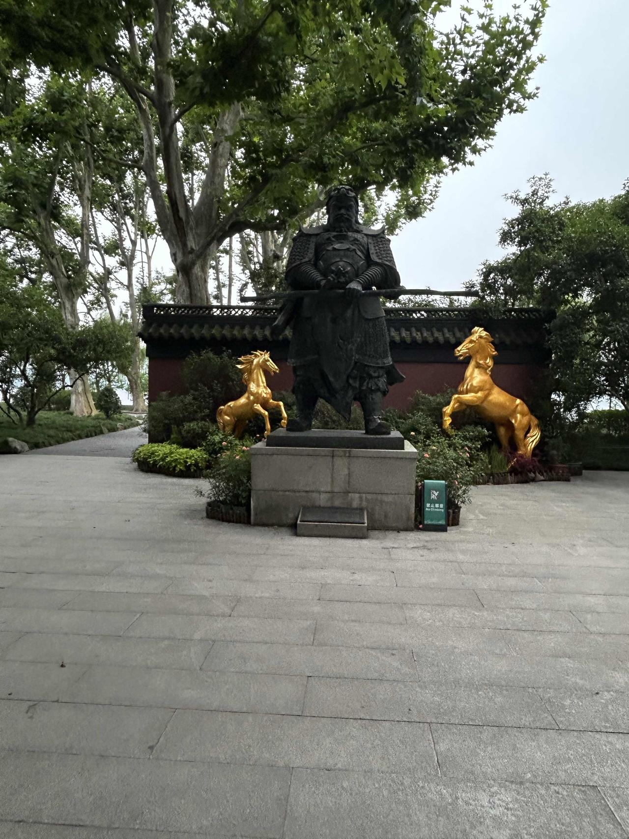 三餐温热，屋内整洁，平凡的日子，藏着最简单的幸福。