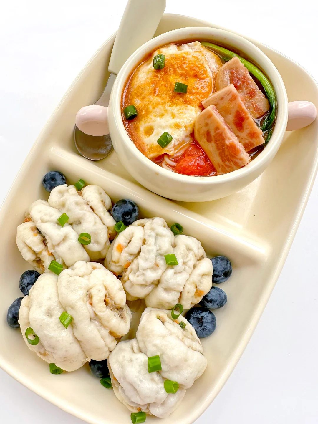 小朋友的早餐🍅午餐肉番茄浓汤面🥯米粒花卷