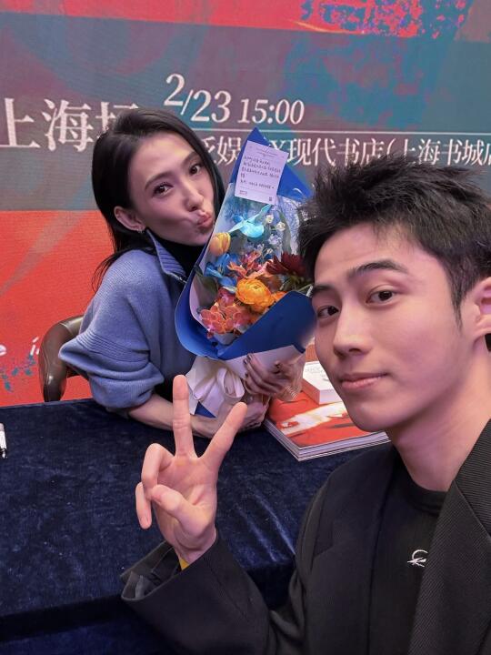 是谁和戴佩妮合影啦！！