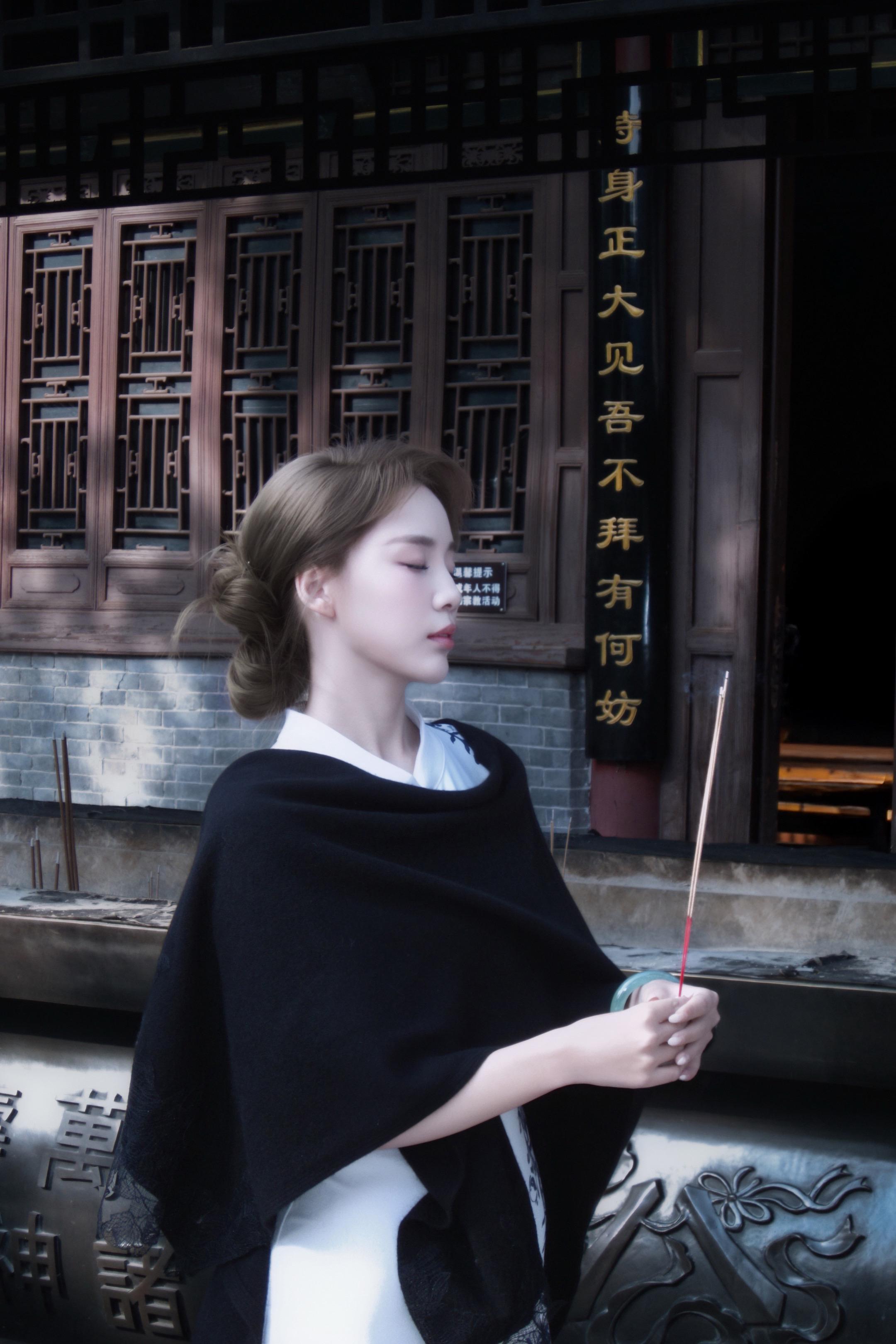 清冷感新中式。