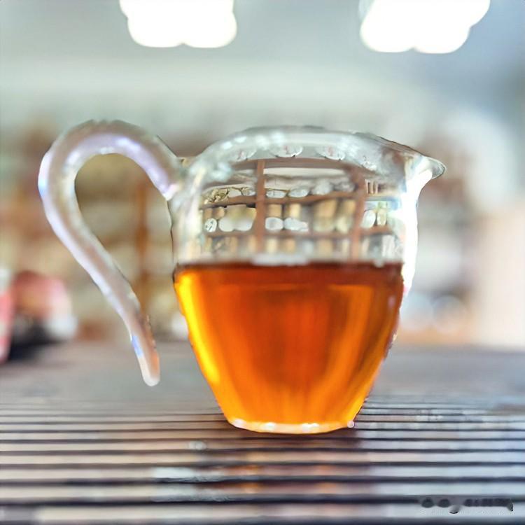 《春茗酬春·七律体》
风携花气入茶瓯，一啜春魂意未休。
眼底千红皆入画，杯中万象