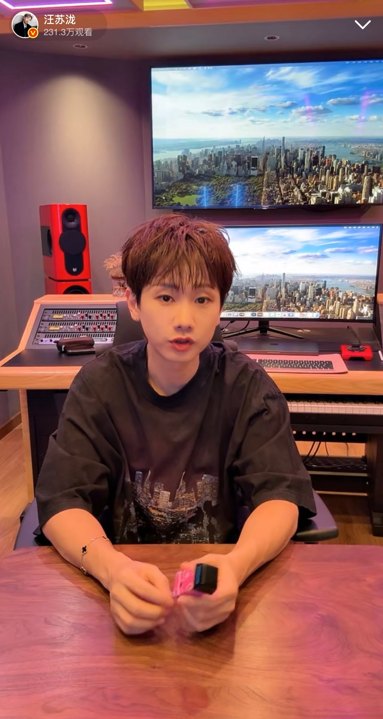 这是真的信息量好大好大……1️⃣从今年3月就说的鸟巢DVD终于做出来了2️⃣跨年