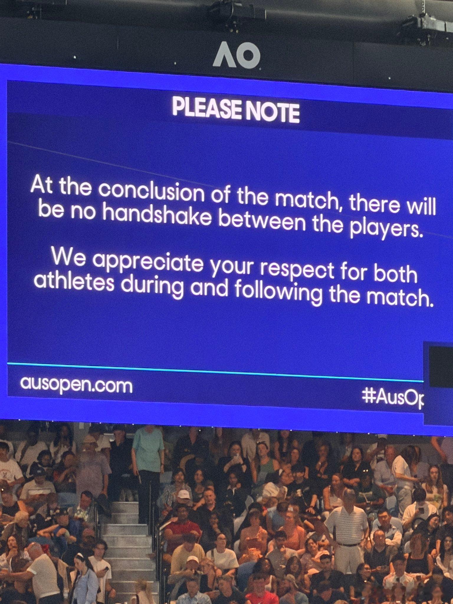 萨巴伦卡VS斯维托丽娜这场比赛结束后，大屏幕上出现这样的字样：这场比赛后不会有握