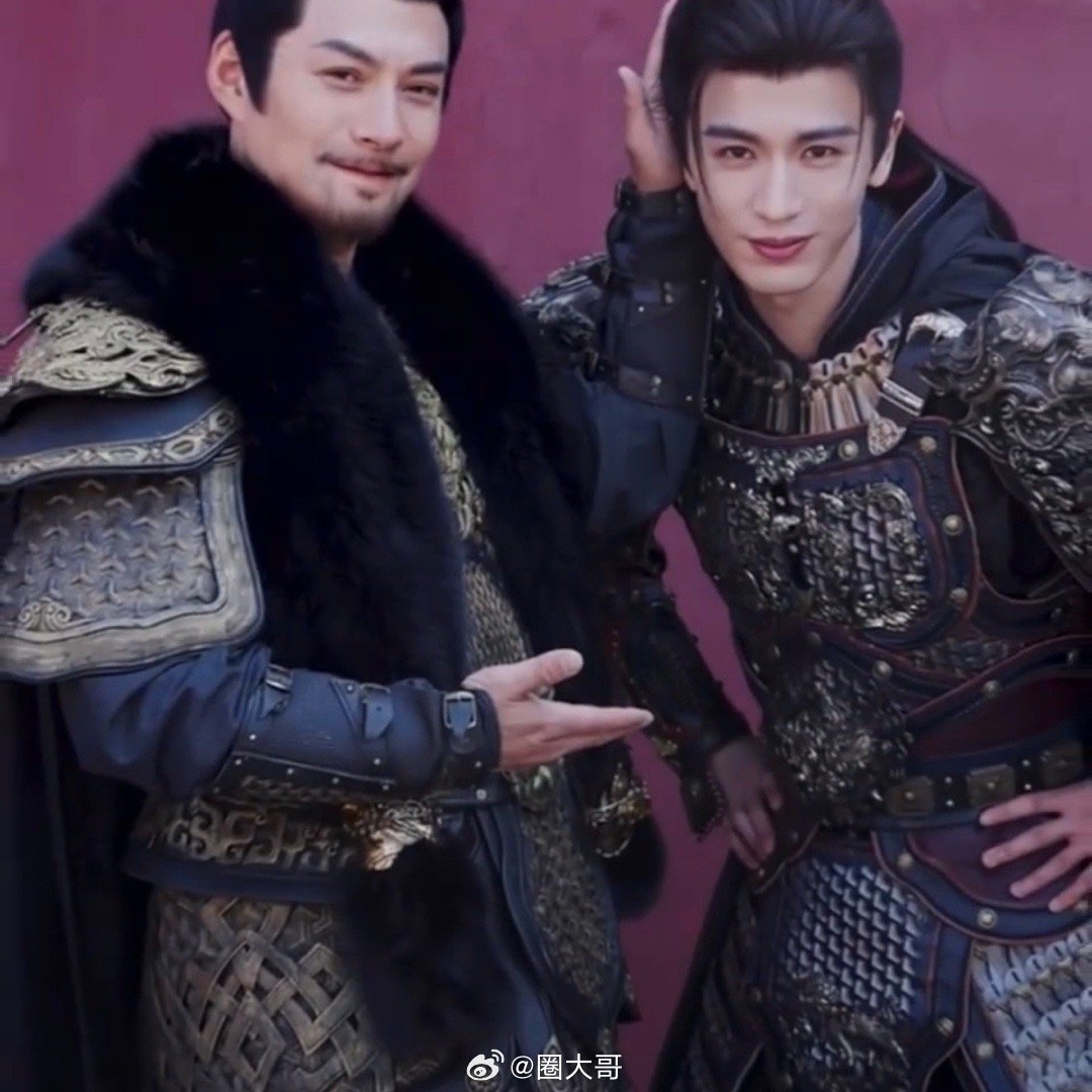 张凌赫严屹宽共创哈哈哈哈哈，张凌赫和严屹宽这是两代帅哥共创了啊，咱们甥舅界最严厉