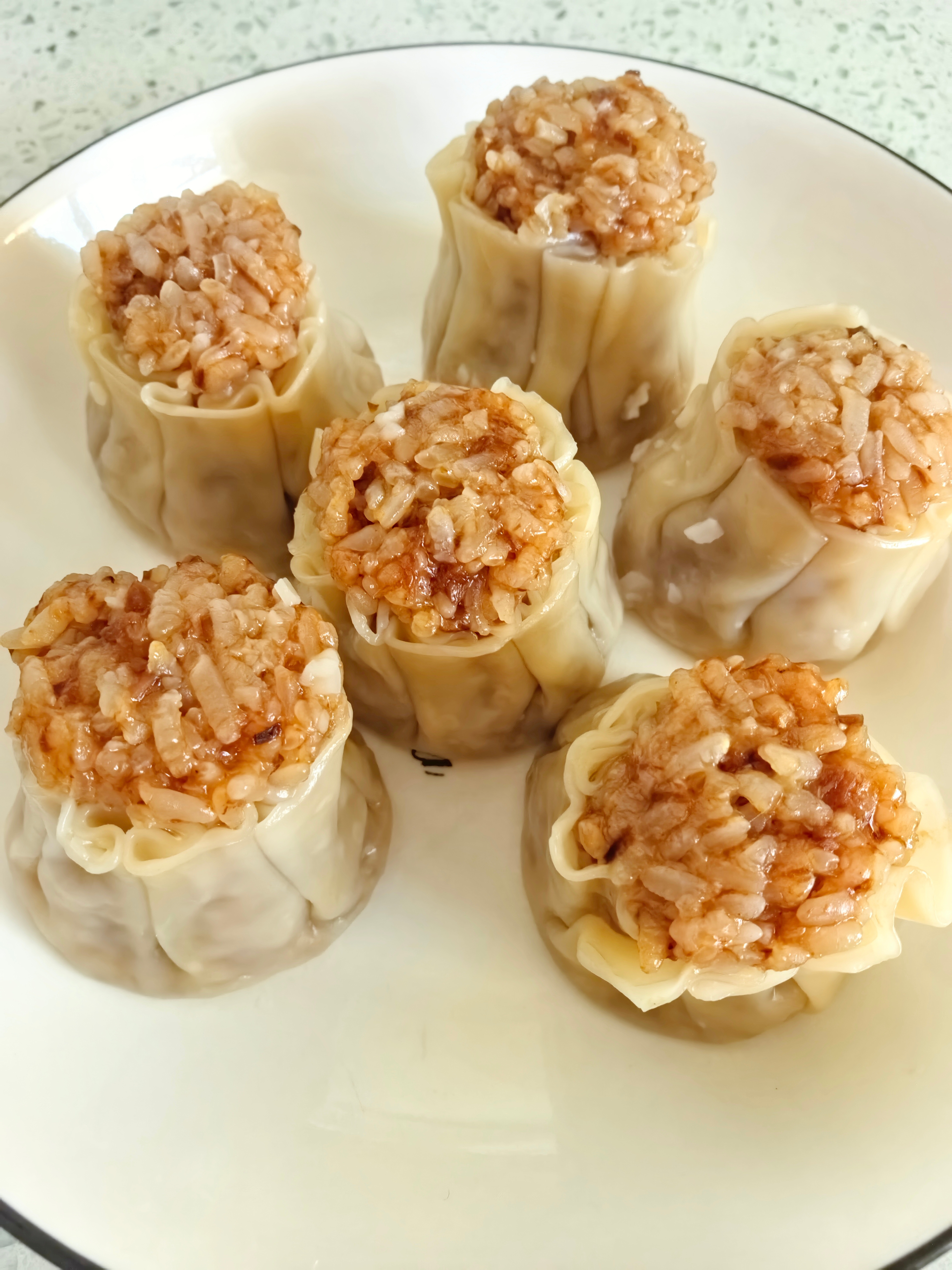 天变长了，亮的可真早。迷迷瞪瞪吓一跳以为起晚了，早餐热几个烧麦吃吧，方便又快捷～