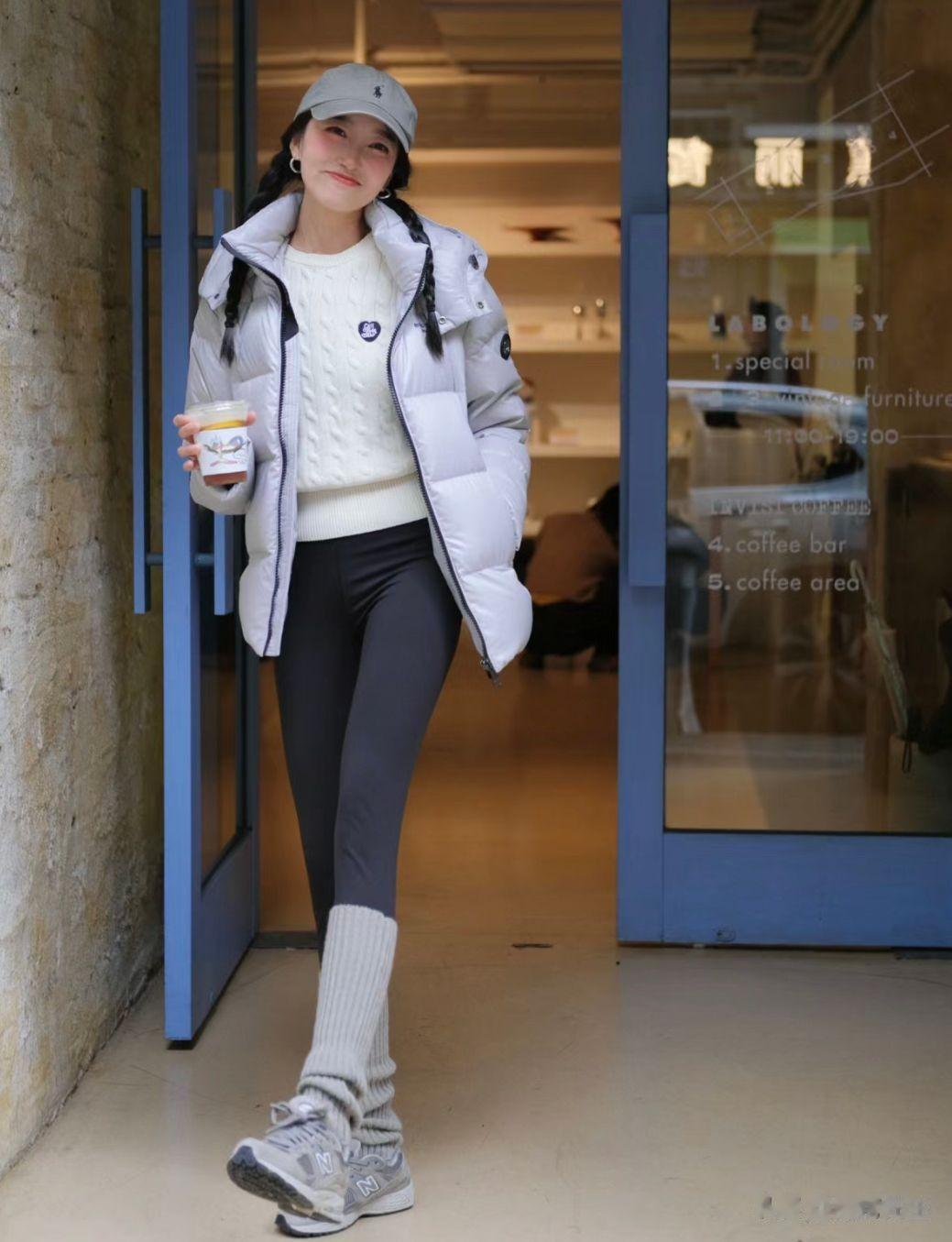 女人冬天穿羽绒服，要记住这“3穿3不穿”，不然容易显胖又没气质
羽绒服在冬季出镜