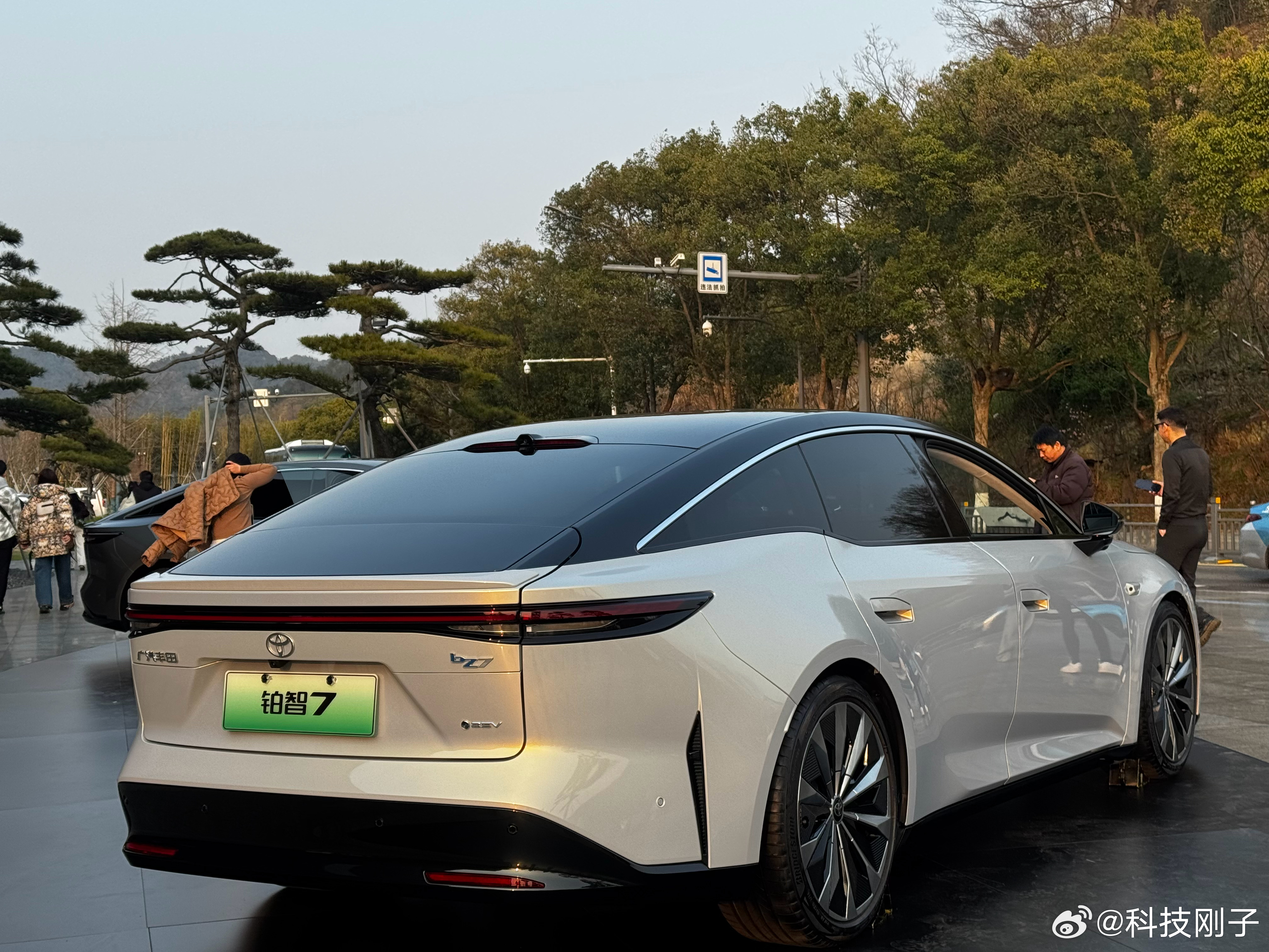 丰田铂智7定档3月29日上市 明天杭州见，29号广汽丰田正式上市，从宣传海报来看