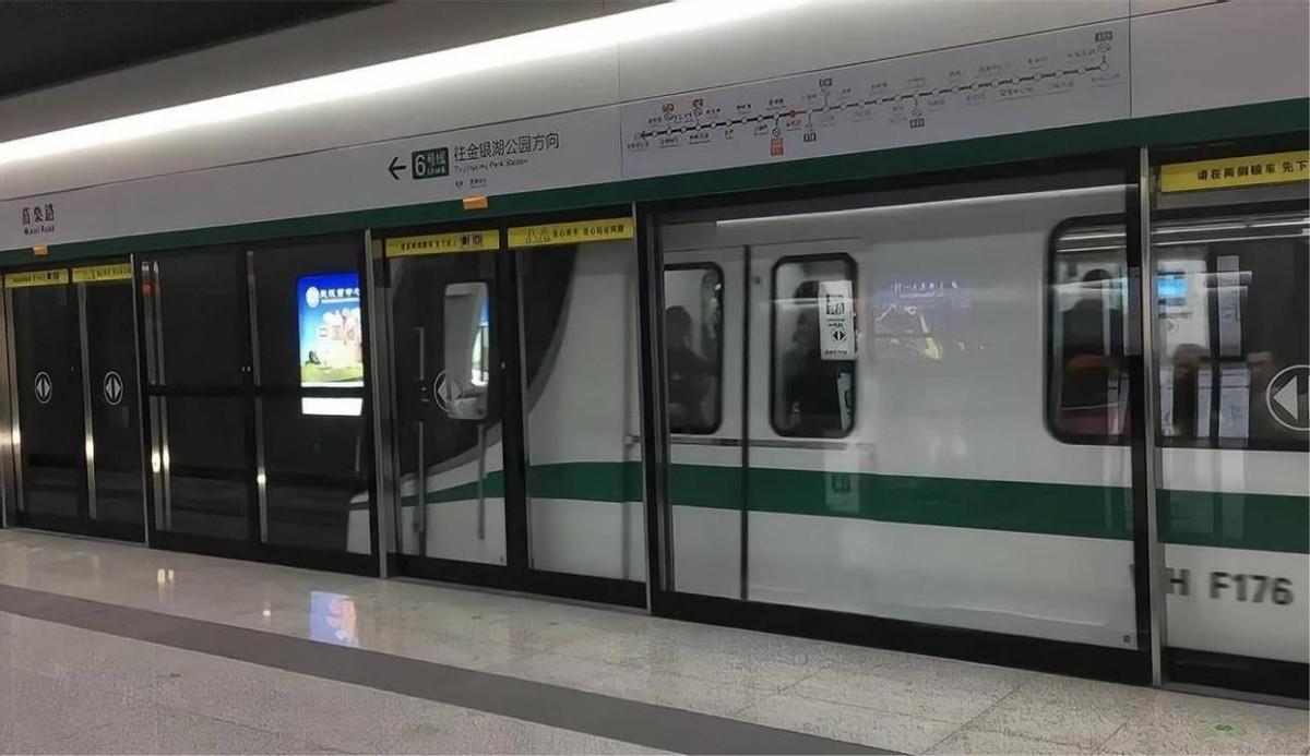 2001年，武汉李女士花110万买下了一套商铺，后来为了修建地铁，政府决定给予李