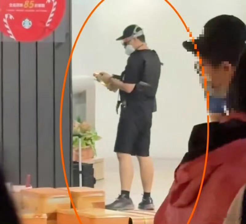 台北伤人者跳楼身亡 台北车站袭击案已致3死6伤 居然还是个通缉犯