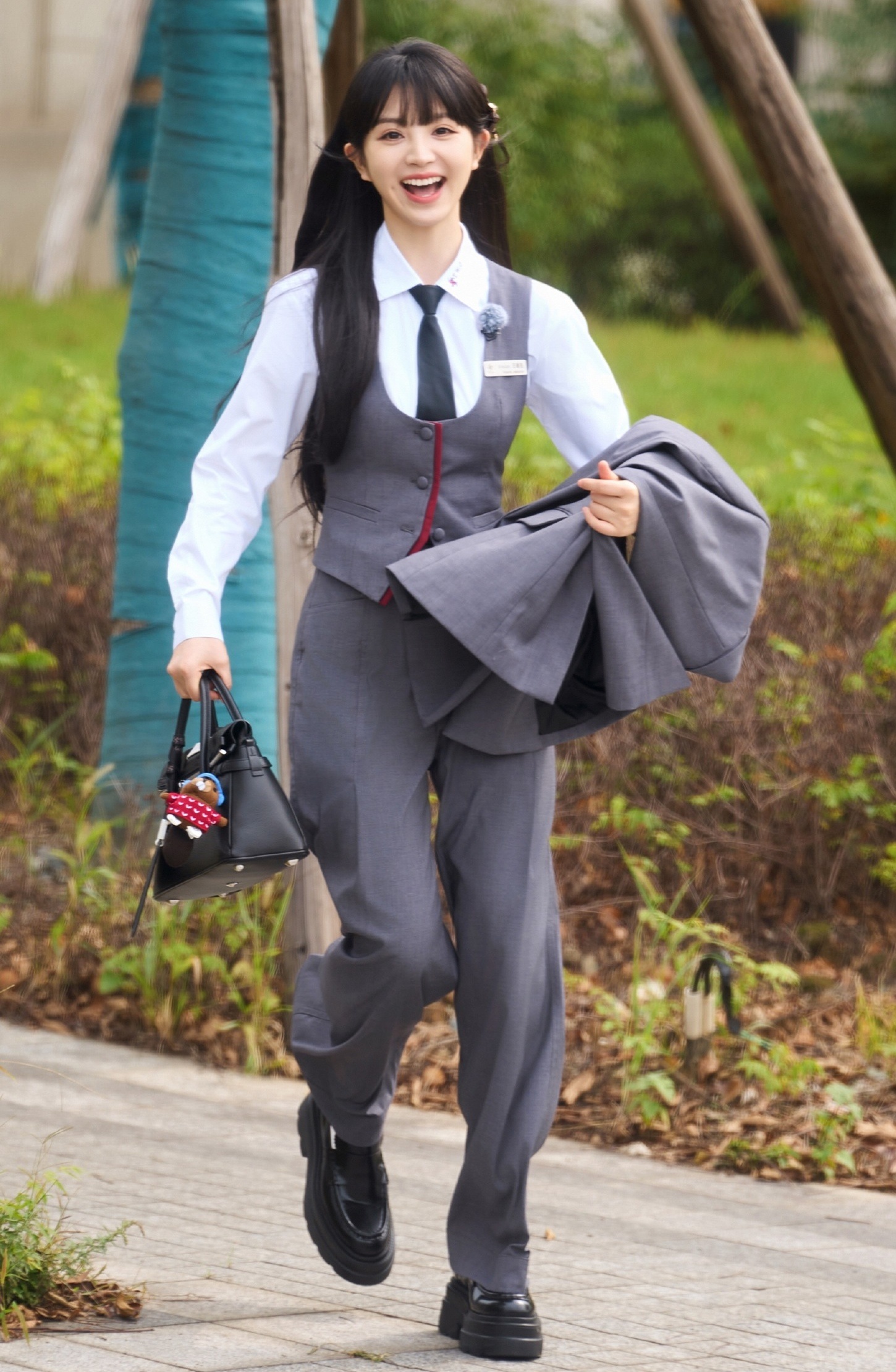 田曦薇[超话] 在复制粘贴的时代，你是手写的诗[鲜花] ​​​