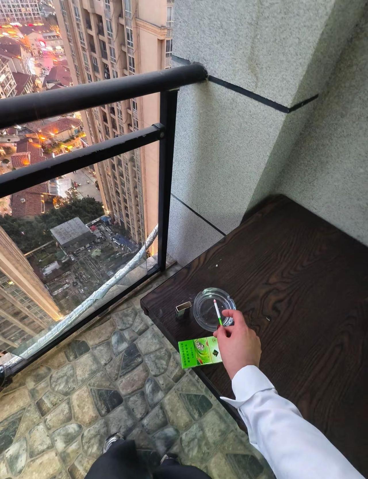 谈生意当然要和志同道合的人谈呀，那样才有意义