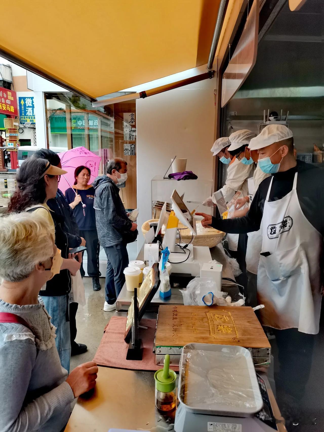 应乐饵块：一口软糯，邂逅云南至味
在云南美食的璀璨星河中，应乐饵块宛如一颗熠熠生