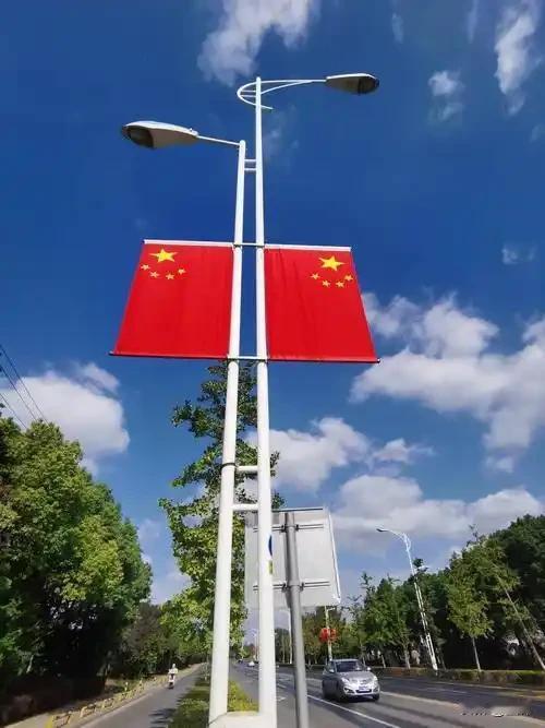 今天看了一天军事报道，
有点感慨，分享给大家！
美国封锁霍尔木兹海峡，
全世界都