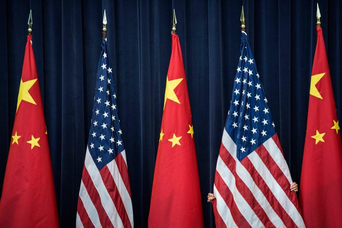 中美成了，美国喊话中国。当地时间7月28日，美国战争部副助理部长史密斯公开表示：