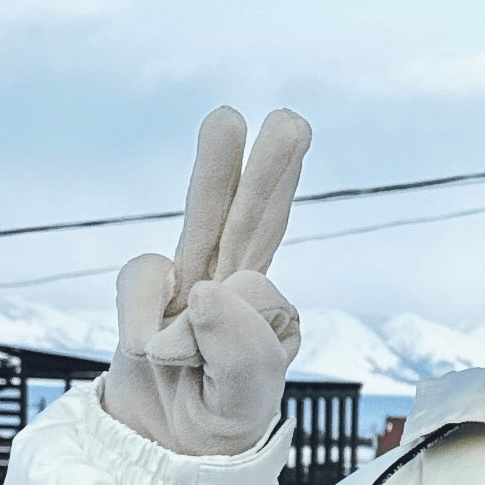 宋亚轩独特的比耶方式 