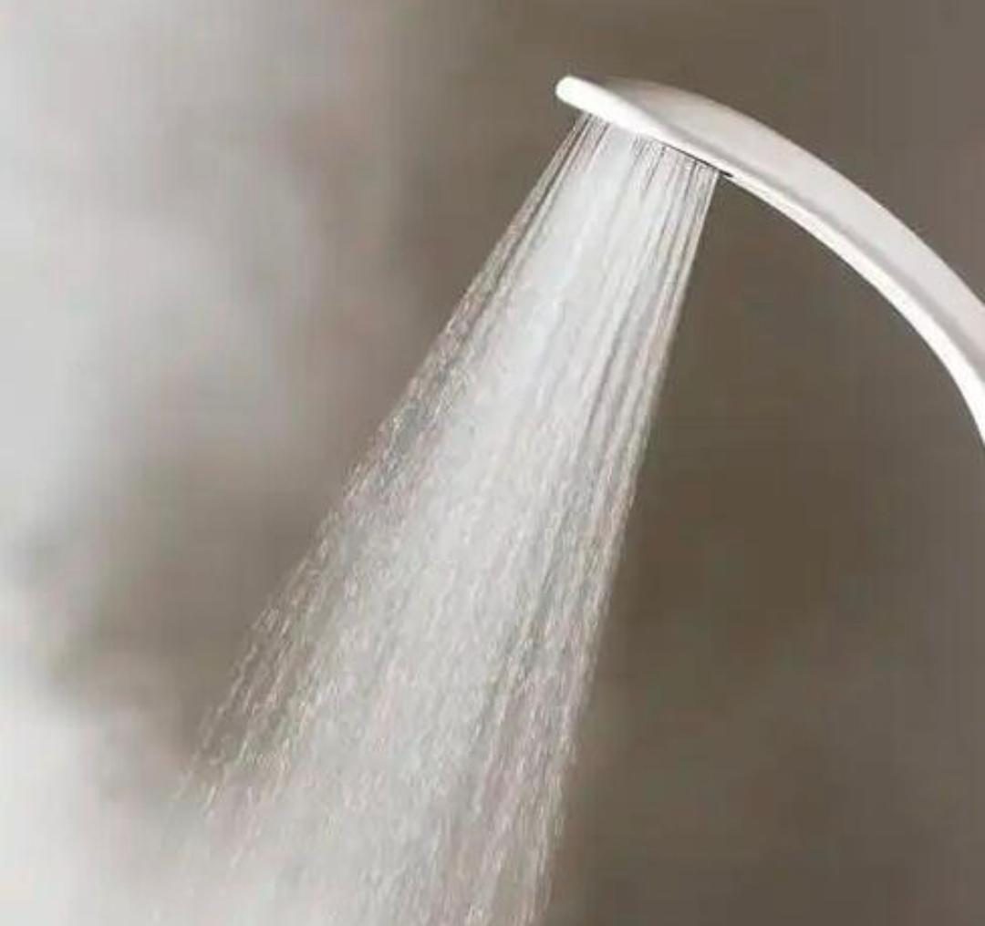 洗澡缺氧
本人亲测，从小没什么毛病，吃嘛嘛香，身体倍棒，昨天洗澡，是刚运动完，觉