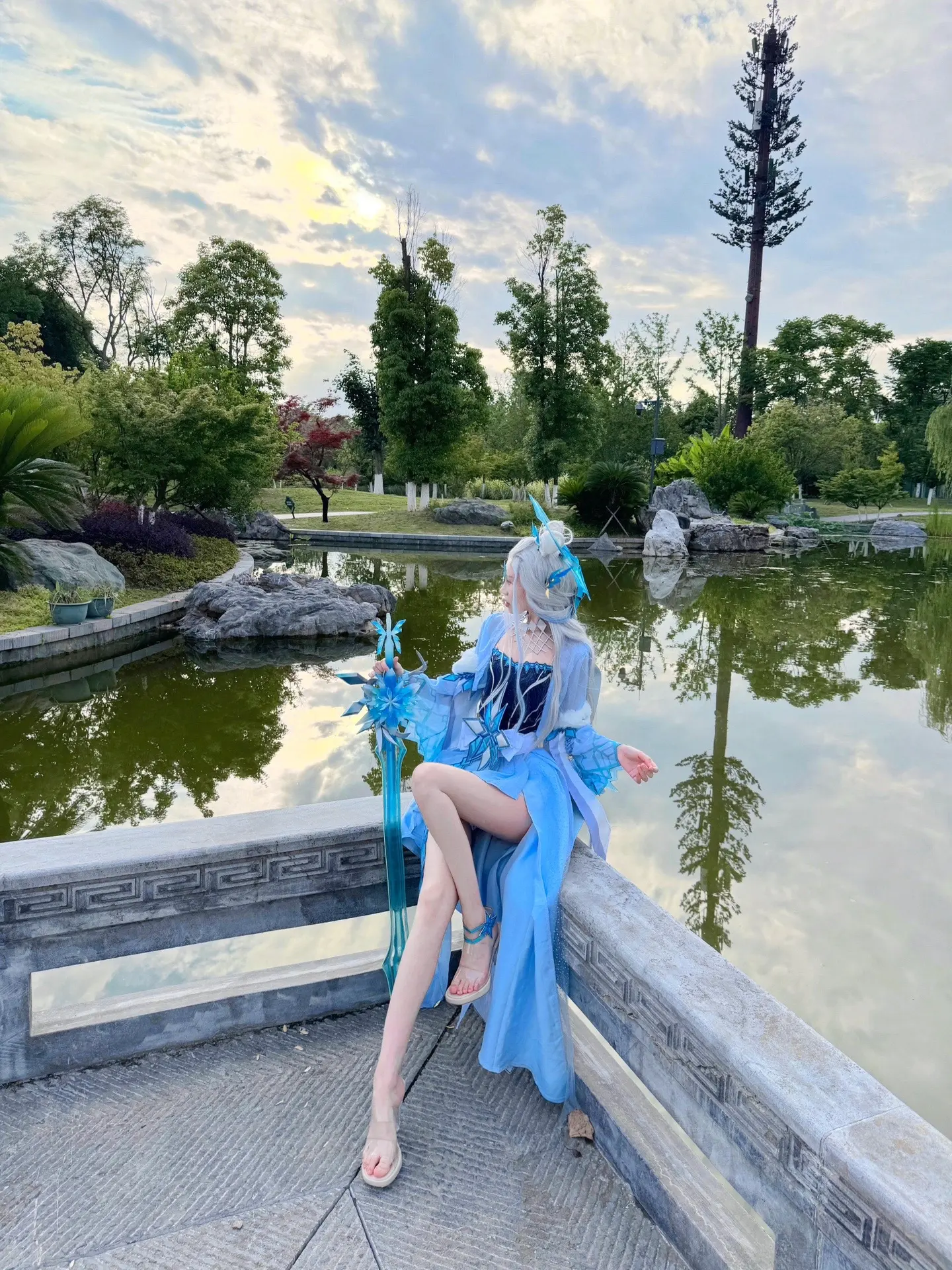 高端的敌人往往以队友的形式出现露娜霜雪吟