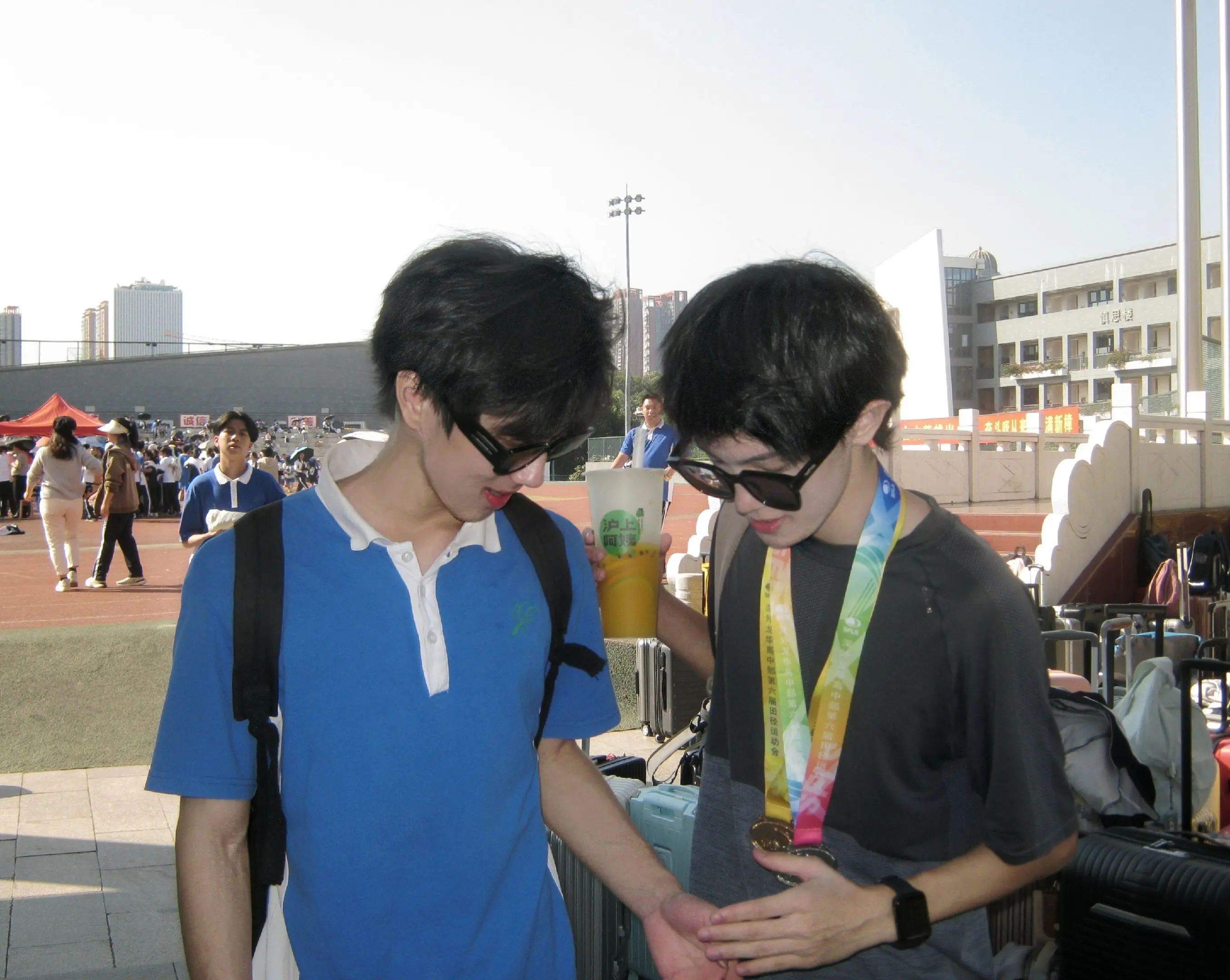 那年我们强强联手。左边 orange juice  右边