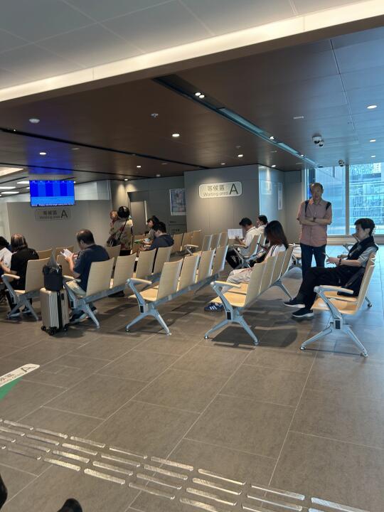 没想到这个月就迎来了香港高才断签潮…