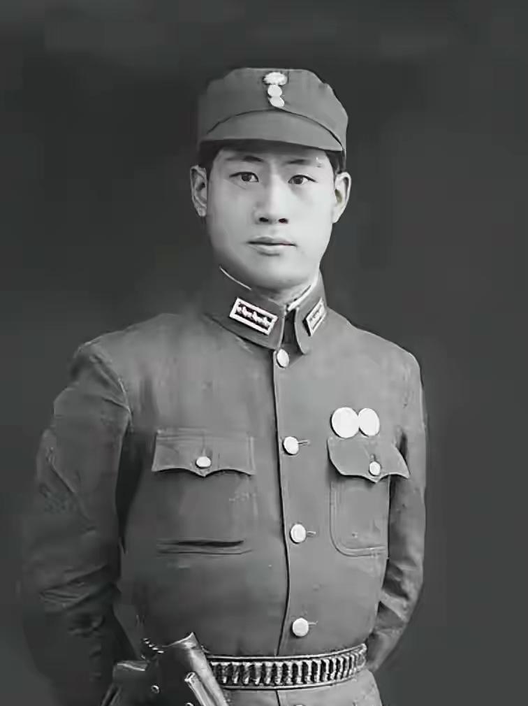 1950年，台湾共产党员林正亨被枪决，囚车正巧经过他家门前，他猛然站起大声喊：保