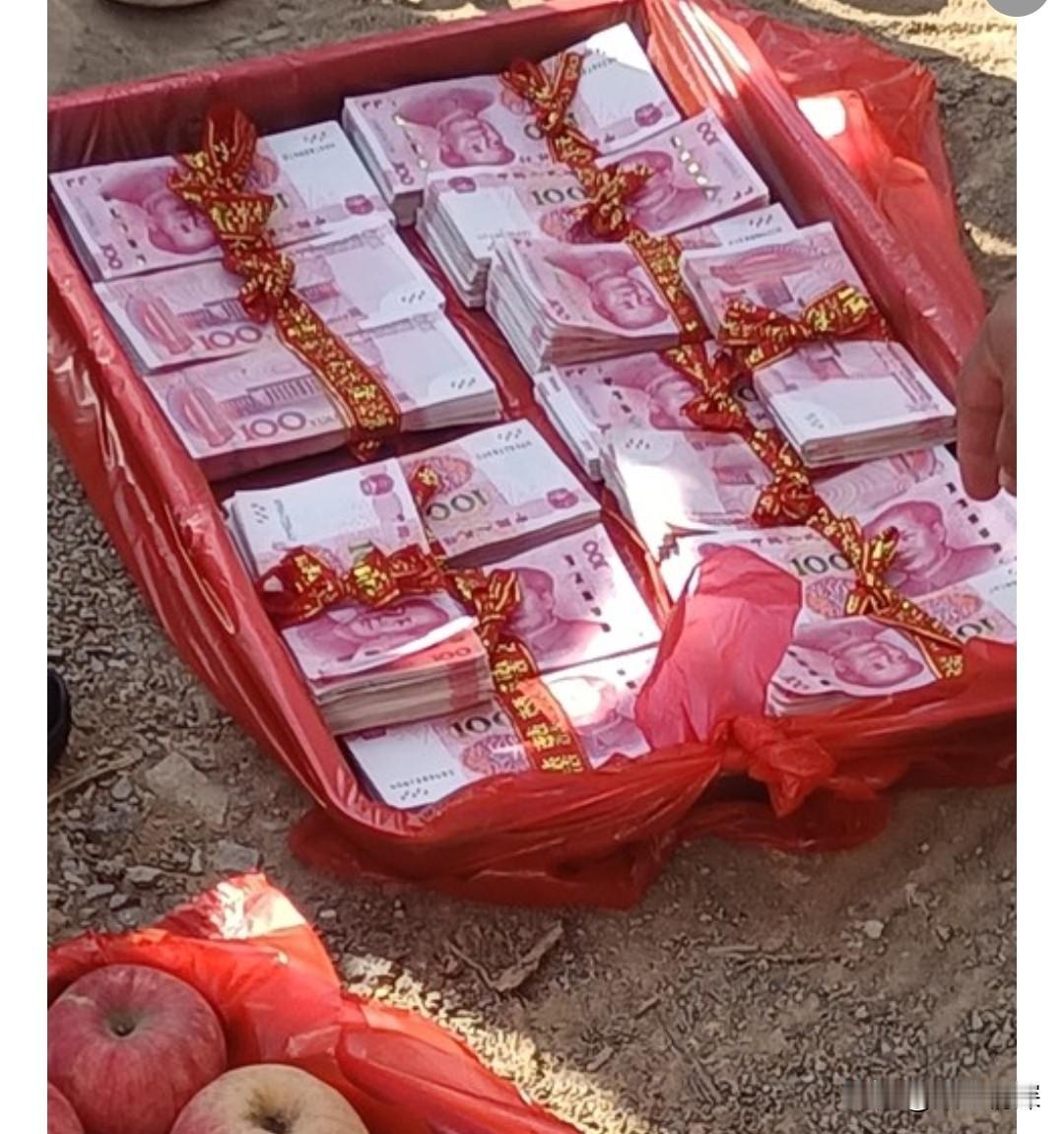 现在年轻人结婚，就不应该要彩礼，应当把要彩礼视为一种耻辱。

我之所以这样说，就