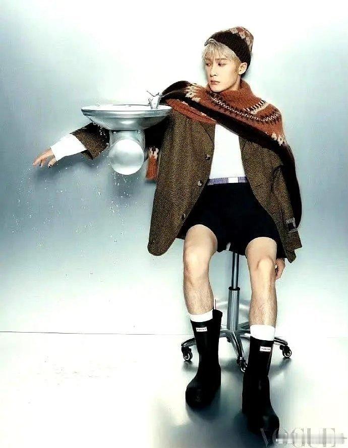 檀健次这组照片好奇怪啊。。本来就五五分为什么还这么穿 ​​​