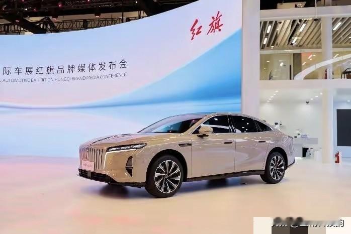 在2026年成都国际车展的聚光灯下，全新红旗H7以“东方礼序，现代风尚”为主题完