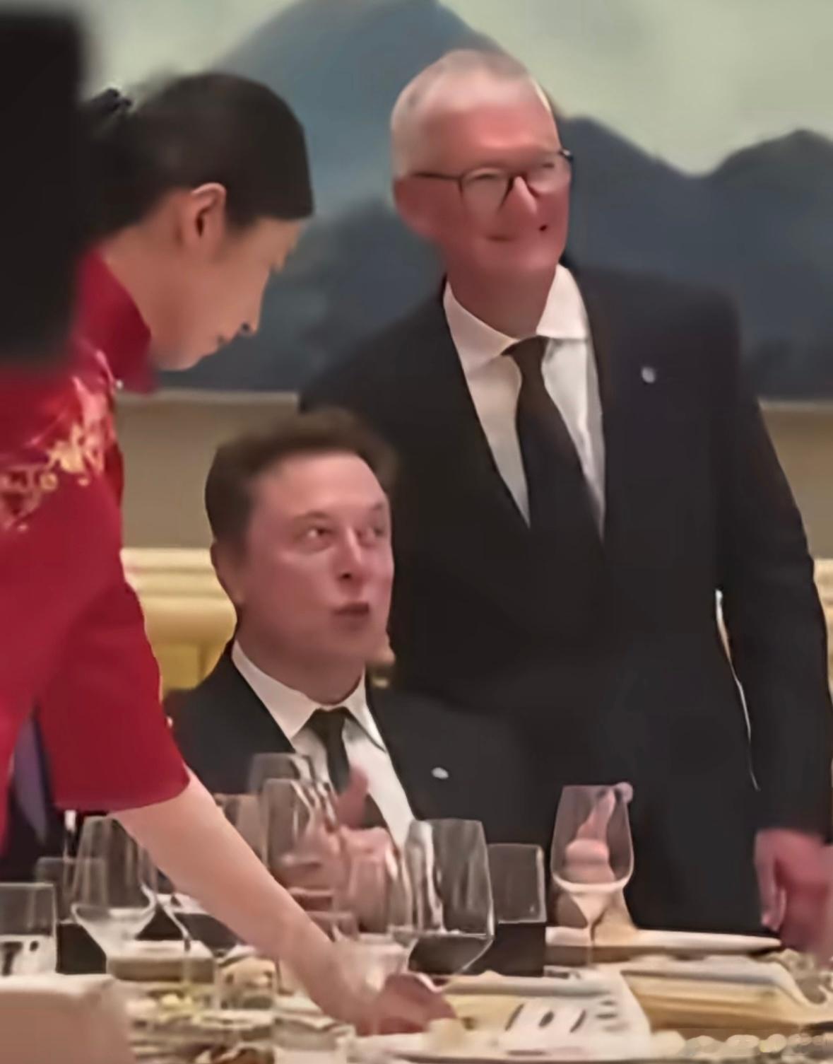 特朗普访华欢迎宴会他俩在中国见一次很难，所以要合影