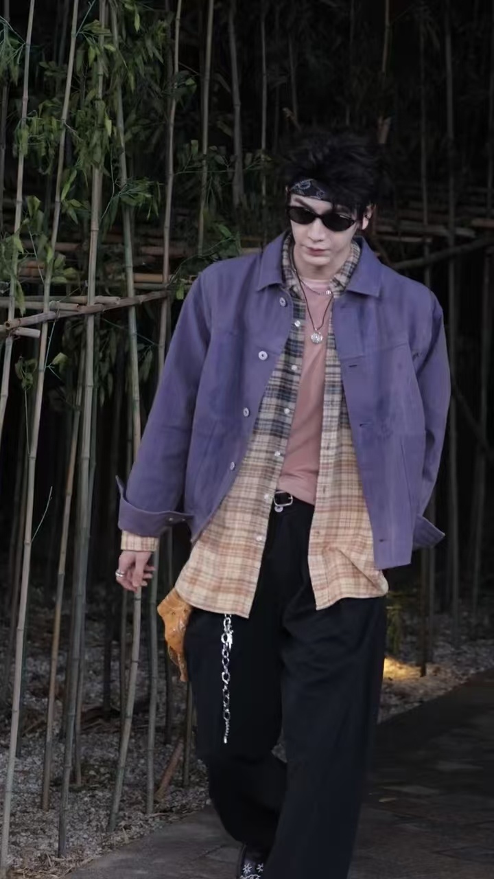 张凌赫今天是道明寺 这种自带故事感的颜值，连路人都忍不住停下脚步多看两眼张凌赫叠