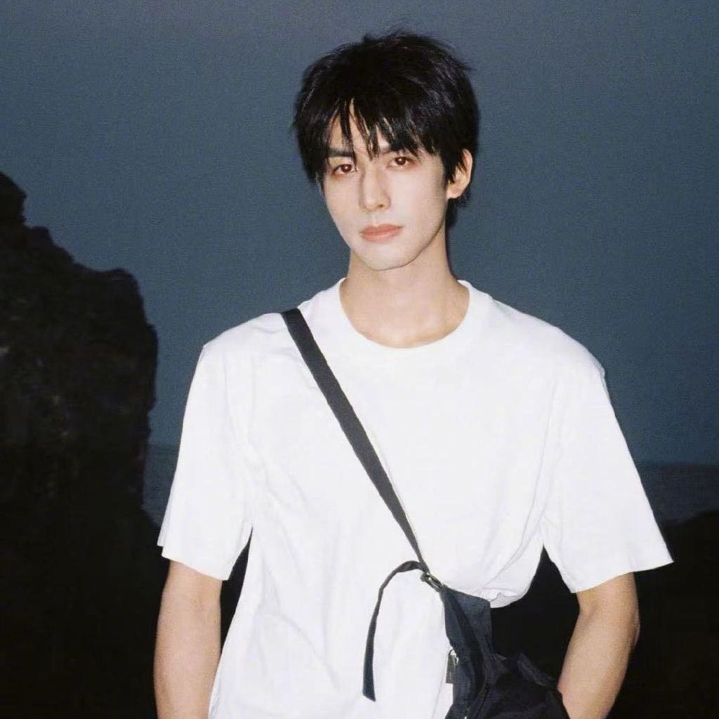 宋威龙原名陈港生宋威龙原名误传的趣味澄清博文。起因是网络流传一份艺人真名汇总表，