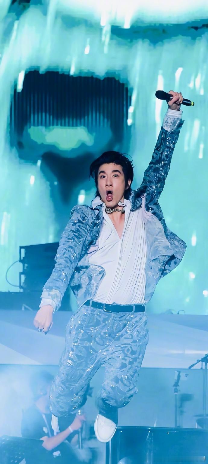 #王力宏说龙的传人永远是一家人#王力宏真的是将正能量传递到底，龙的传人永远是一家