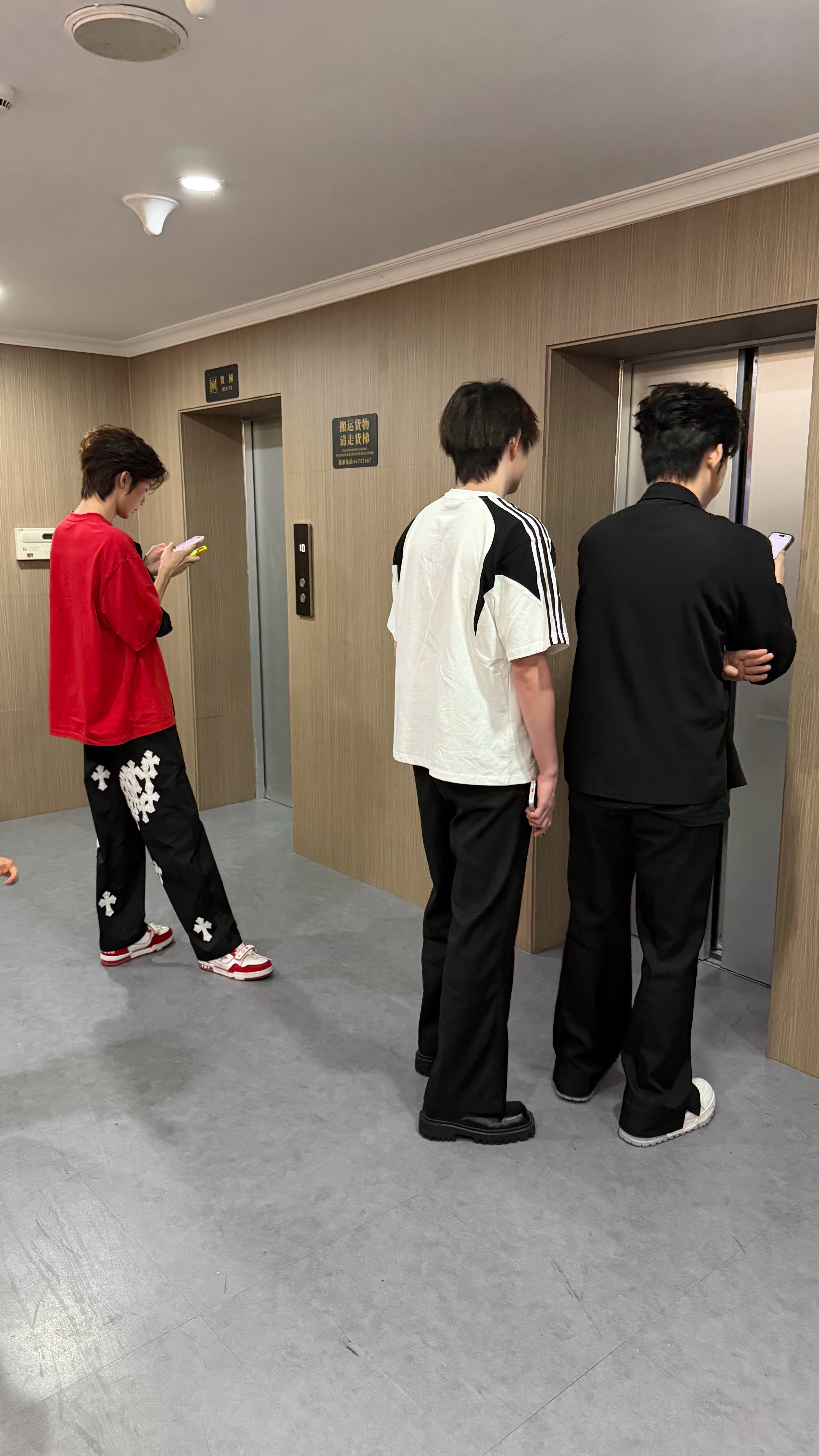 遇到三个模子哥 