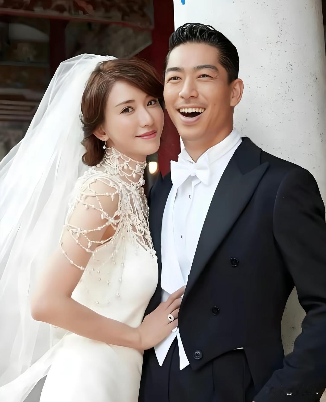 我敢说林志玲是全网最傻的女人，但凡她聪明一点，该吃吃，该喝喝。上上综艺，非得踩两