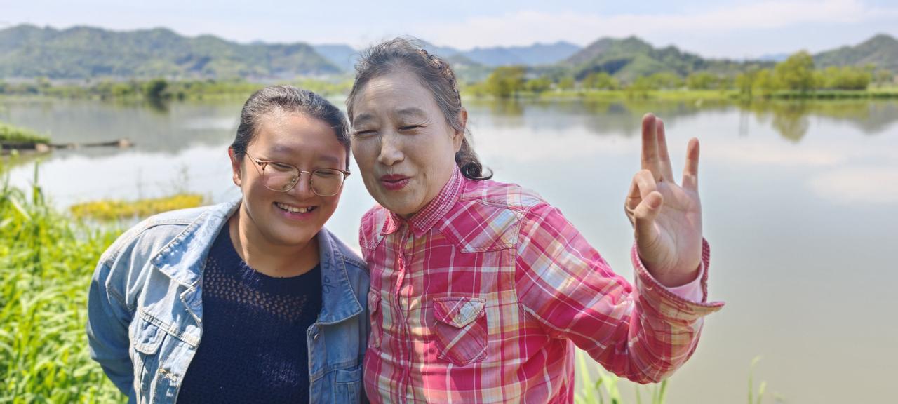 人的所谓幸福得来很不容易

幸福并不是有多大权，也不是有很多钱。
幸福来自心安心