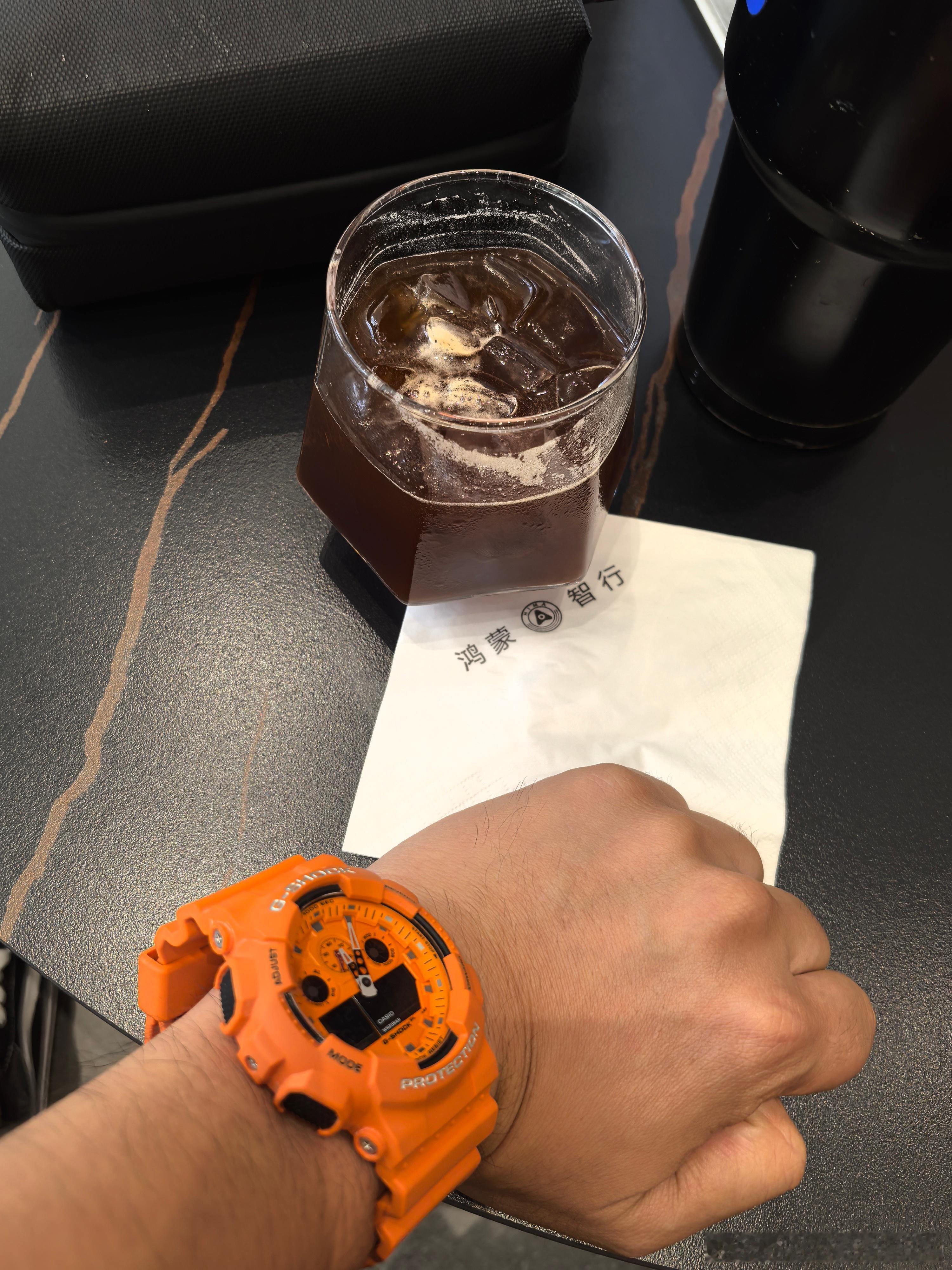 今天来鸿蒙智行探店拍摄～有一说一 服务很好！主动安排停车位，主动安排休息区咖啡～