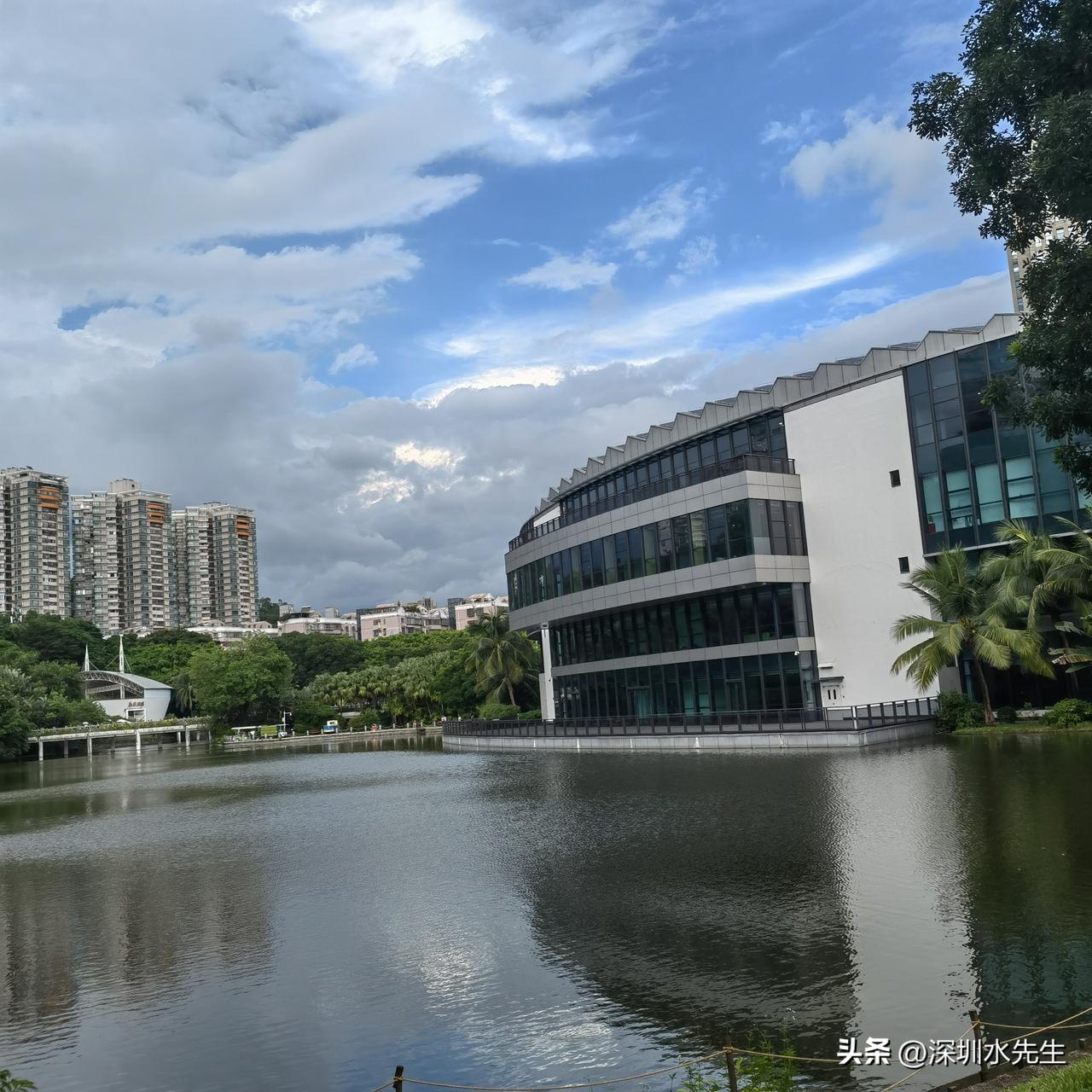 人生到最后，拼的从来不是财富，是心态。
 
年轻时总以为，人生拼的是能力、是运气