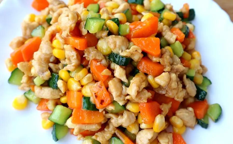 鸡胸肉嫩炒秘籍，荤素搭配营养均衡，孩子超爱吃

鸡胸肉炒三丁真是一道既营养又美味
