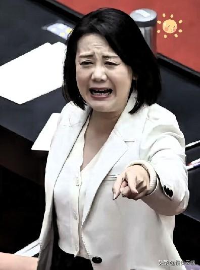 吴思瑶今天在社交媒体发文表示不满，说“今天24小时内发生两件大事，一件是美国参议