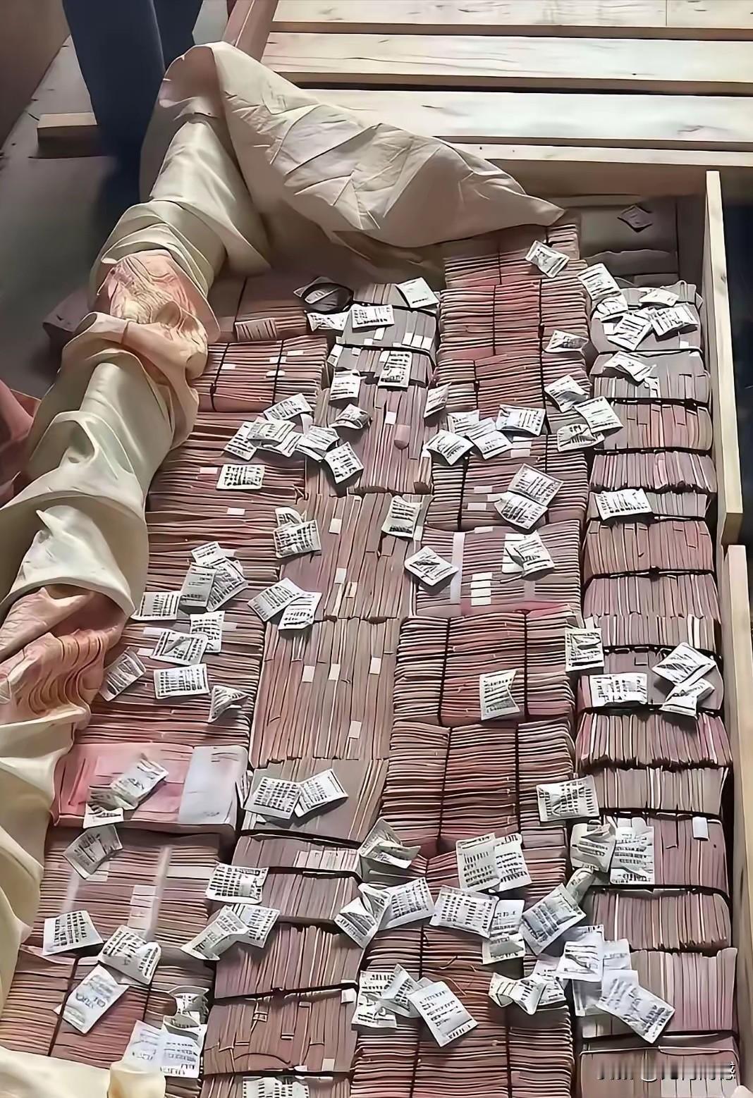 费尽心机搞了这么多钱，细细想来，这有啥用啊？钱这东西多了啥用都没有，都是一些累赘