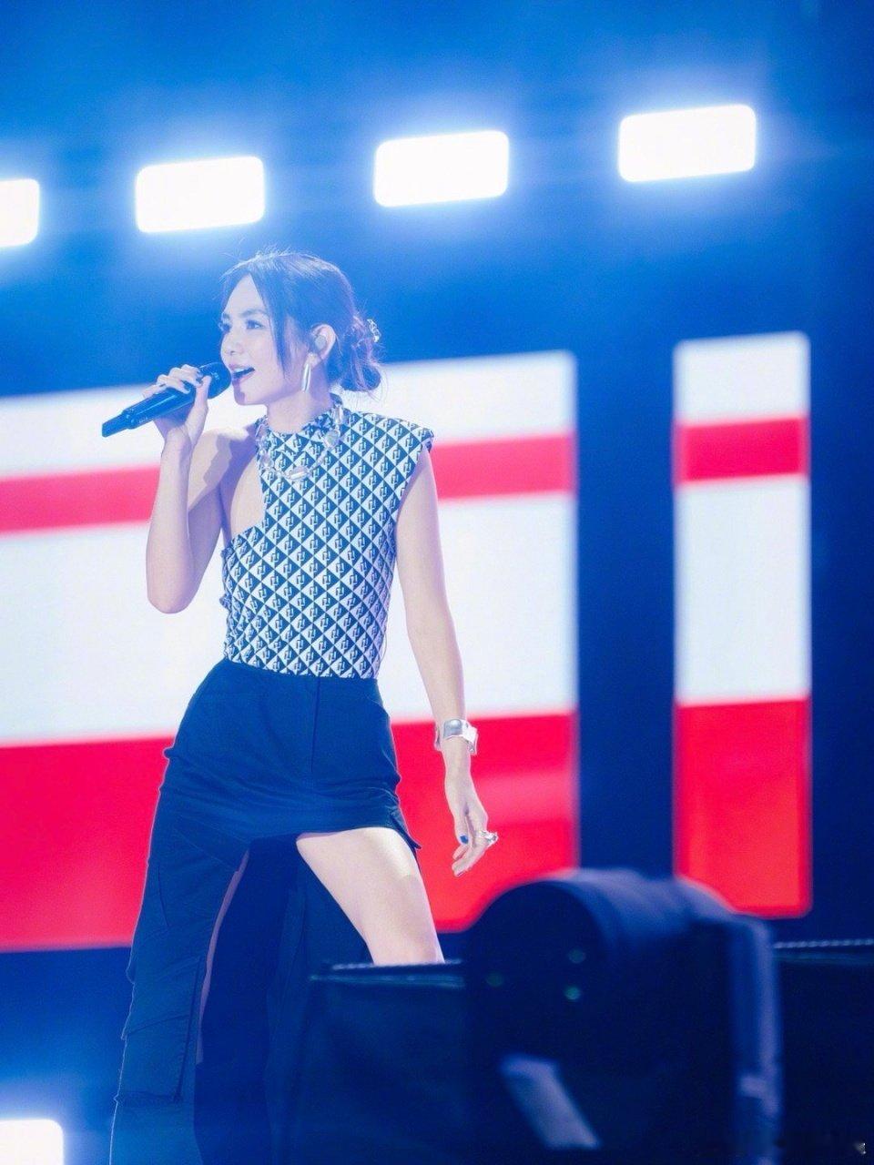 Ella把巡演首站定在了长沙 长沙的朋友有福了！Ella带着巡演首站来“赴约”，