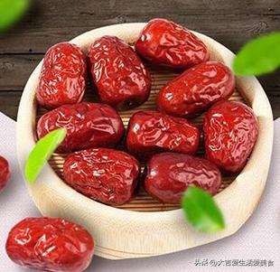 春分过后，
人到中老年要管住嘴五吃五不吃


五吃:
1、菠菜。

2、红薯。