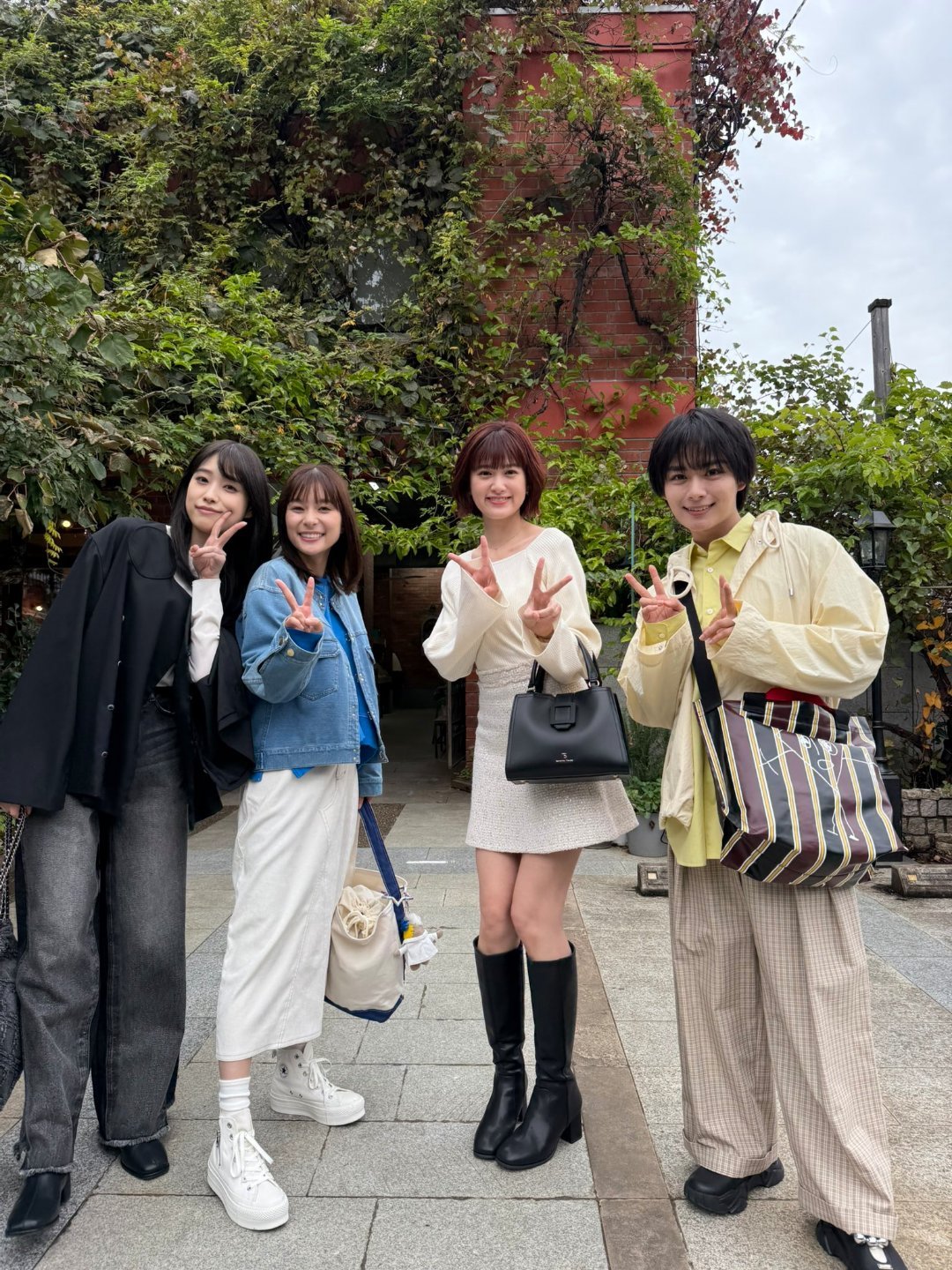 日娱新闻  芳根京子  日剧《小圆26岁，做实习医生！》芳根京子、高桥光、堀田茜
