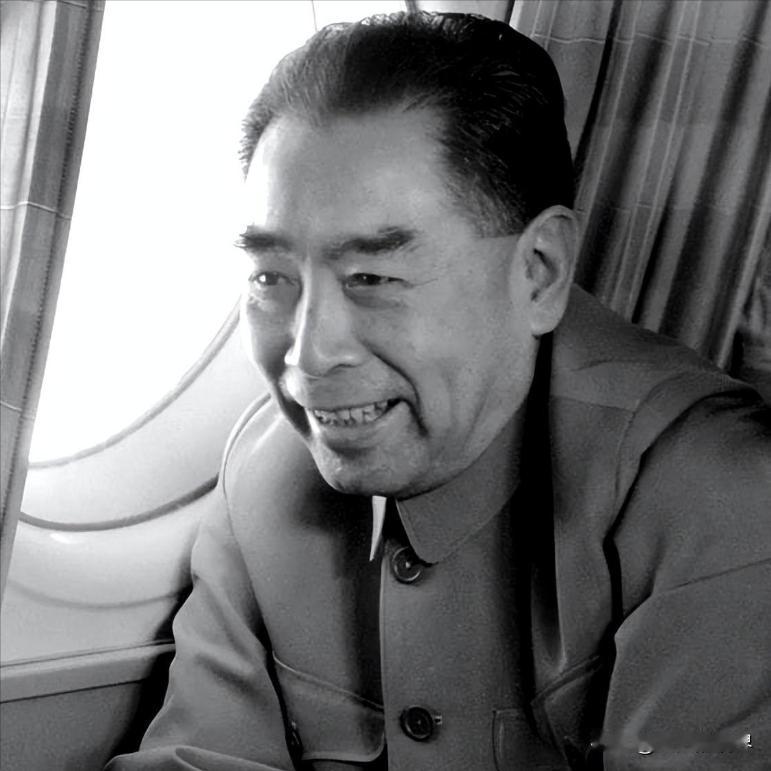 1964年10月16日，张爱萍拨通了中南海西花厅的电话：“总理，原子弹爆炸成功了