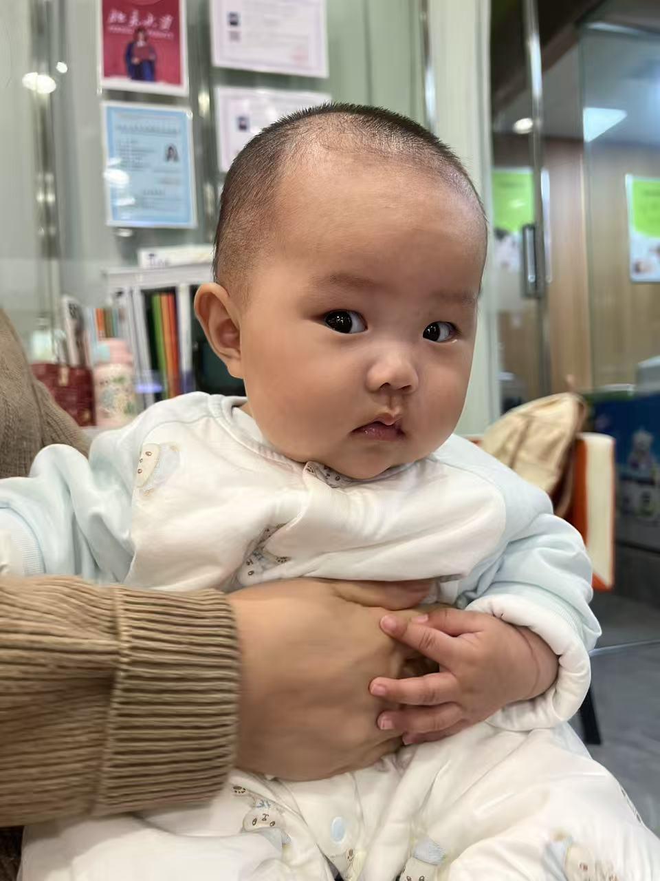 二月二，龙抬头，给呦呦剃了个光头！！！
