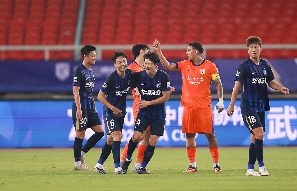90分钟：河南1-1英博，斯坦丘、钟义浩破门，廖锦涛中柱